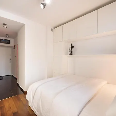 Apartment Nowolipki Red Warsaw